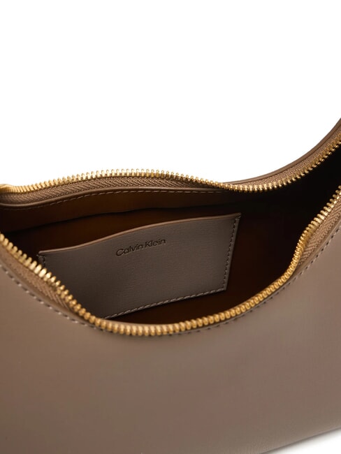 EMBOSSED LOGO Sac &agrave; bandouli&egrave;re, avec bandouli&egrave;re taupe du d&eacute;sert - Sacs pour Femme