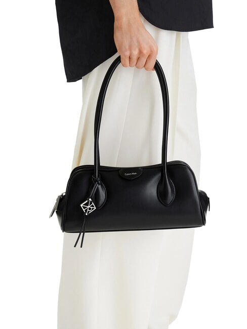 EMBOSSED LOGO BUSINE sac bandouli&egrave;re sur noir - Sacs pour Femme