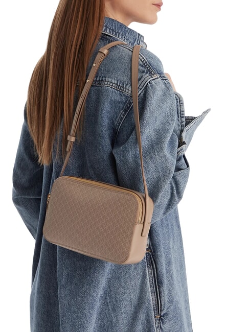 COATED EMBLEM Mini sac bandouli&egrave;re taupe d&eacute;sert aop - Sacs pour Femme