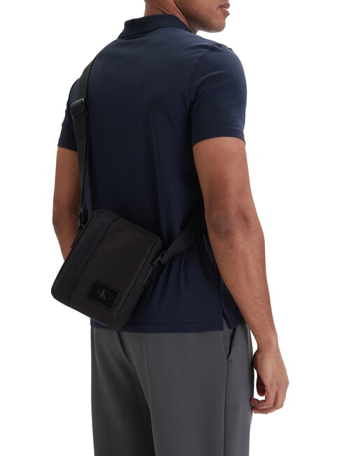 UTILITY CANVAS sac bandouli&egrave;re sur noir - Sacs en Bandouli&egrave;res pour Homme