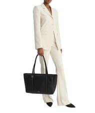 CALVIN KLEIN HARDWARE EMBLEM PEBB Sac &agrave; provisions sur noir - Sacs pour Femme - 2