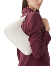 CALVIN KLEIN EMBOSSED LOGO Sac &agrave; bandouli&egrave;re, avec bandouli&egrave;re - Sacs pour Femme