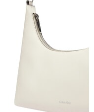 CALVIN KLEIN EMBOSSED LOGO Sac &agrave; bandouli&egrave;re, avec bandouli&egrave;re alysse blanche - Sacs pour Femme - 4