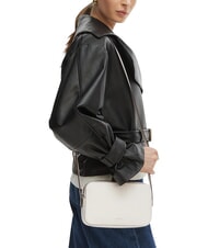 CALVIN KLEIN EMBOSSED LOGO Mini sac &agrave; bandouli&egrave;re alysse blanche - Sacs pour Femme - 2