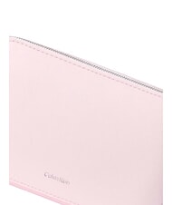 CALVIN KLEIN EMBOSSED LOGO Mini sac &agrave; bandouli&egrave;re rose berceau - Sacs pour Femme - 3