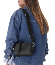 CALVIN KLEIN SIGNATURE LOGO STRAP Sacoche pour appareil photo &agrave; double fonction nickel noir/brillant - Sacs pour Femme - 2