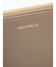 COCCINELLE LORINE pochette en cuir taupe chaud - Sacs pour Femme - 3