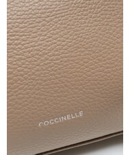 COCCINELLE AGATEA Sac bandouli&egrave;re en cuir taupe chaud - Sacs pour Femme - 3
