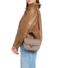 COCCINELLE DEW Mini sac bandouli&egrave;re taupe chaud - Sacs pour Femme - 2