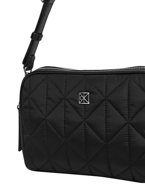 QUILTED NYLON Mini sac bandouli&egrave;re, avec bandouli&egrave;re sur noir - Sacs pour Femme