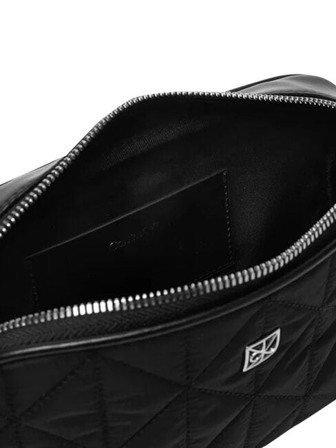 QUILTED NYLON Mini sac bandouli&egrave;re, avec bandouli&egrave;re sur noir - Sacs pour Femme