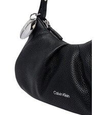 CALVIN KLEIN ENGRAVED HW sac bandouli&egrave;re sur noir - Sacs pour Femme - 5