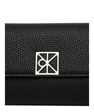 CALVIN KLEIN EMBLEM HW Pochette, sac bandouli&egrave;re sur noir - Sacs pour Femme - 4