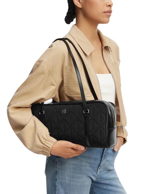 QUILTED NYLON Le sac bandouli&egrave;re sur noir - Sacs pour Femme