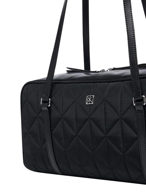 QUILTED NYLON Le sac bandouli&egrave;re sur noir - Sacs pour Femme