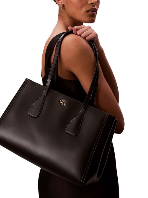CK MEDIUM  Le sac bandouli&egrave;re sur noir - Sacs pour Femme
