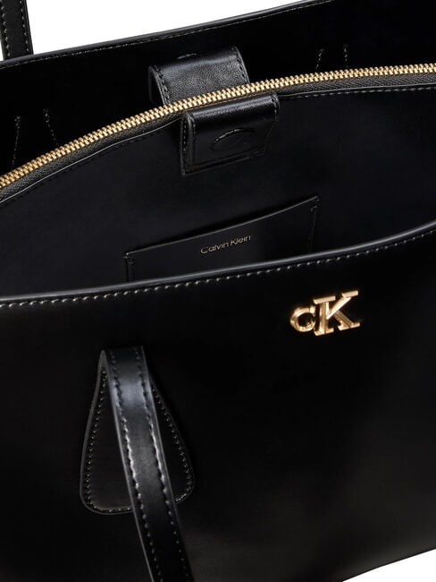 CK MEDIUM  Le sac bandouli&egrave;re sur noir - Sacs pour Femme