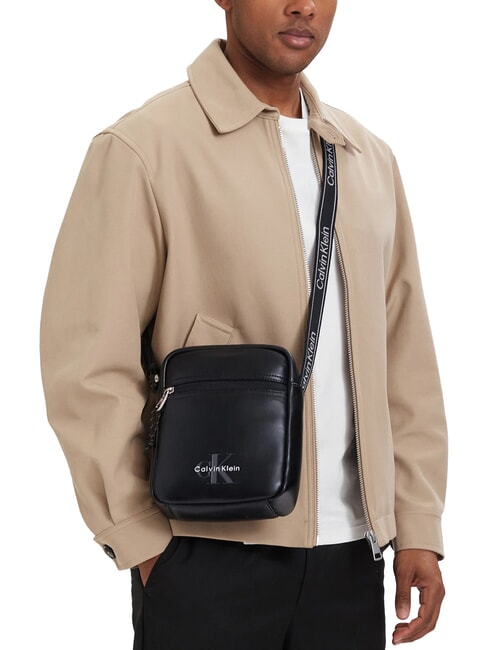 BOLD LOGO WEBBING sac bandouli&egrave;re sur noir - Sacs en Bandouli&egrave;res pour Homme