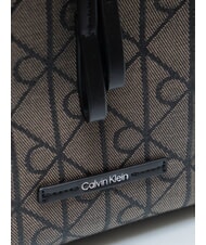 CALVIN KLEIN EMBLEM AOP Sac &agrave; dos avec poche int&eacute;rieure lotus beige / noir aop - Sacs pour Femme - 3