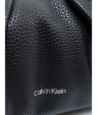 CALVIN KLEIN ENGRAVED HW sac bandouli&egrave;re sur noir - Sacs pour Femme - 3