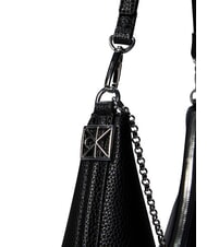 CALVIN KLEIN EMBLEM HW sac bandouli&egrave;re sur noir - Sacs pour Femme - 5