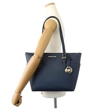 MICHAEL KORS CHARLOTTE sac cabas bandouli&egrave;re en cuir marine - Sacs pour Femme - 5