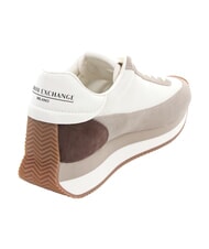 ARMANI EXCHANGE ROYALE SUEDE AIR MESH Baskets sable et blanc cass&eacute; - Chaussures Femme - 3