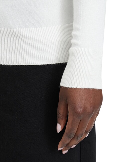 KATIE Pull &agrave; col rond et coupe ajust&eacute;e cremwhi - Chandails pour femmes