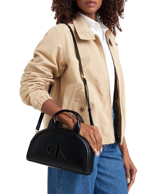 BOLD CK Sac &agrave; main avec bandouli&egrave;re sur noir - Sacs pour Femme