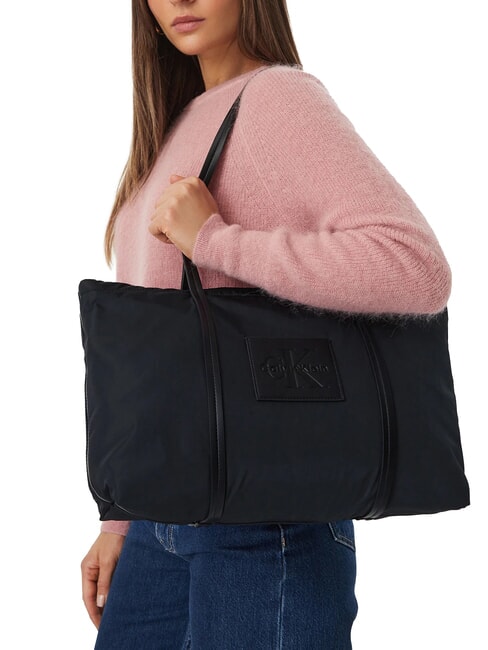 TOTE Sac cabas en tissu recycl&eacute; sur noir - Sacs pour Femme