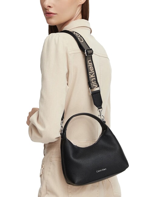 WEBBING Mini sac &agrave; main avec bandouli&egrave;re sur noir - Sacs pour Femme