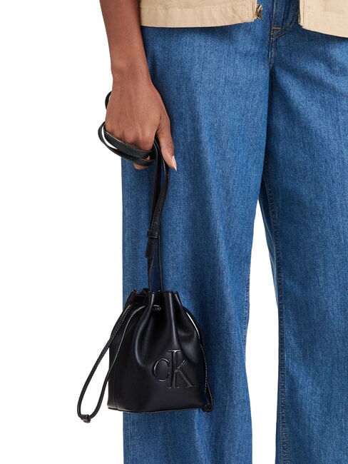 BOLD CK Mini sac bandouli&egrave;re seau sur noir - Sacs pour Femme