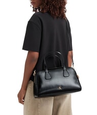 CALVIN KLEIN CK MEDIUM Sac &agrave; main avec bandouli&egrave;re sur noir - Sacs pour Femme - 2