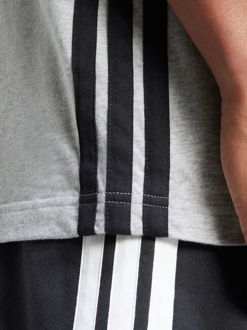 3 STRIPES T-shirt &agrave; manches courtes et col rond gris - T-shirt