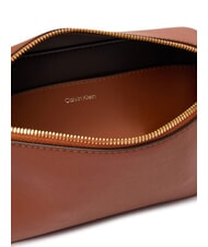 CALVIN KLEIN EMBOSSED LOGO Mini sac &agrave; bandouli&egrave;re ocre naturelle - Sacs pour Femme - 4