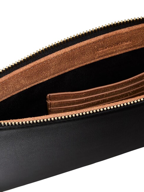 BOLD CK SUEDE Sac n&eacute;cessaire sur noir - Pochettes & Trousses