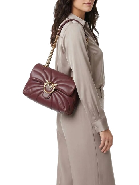 LOVE PUFF CLASSIC Sac bandouli&egrave;re en cuir nappa groseille intense-or antique - Sacs pour Femme