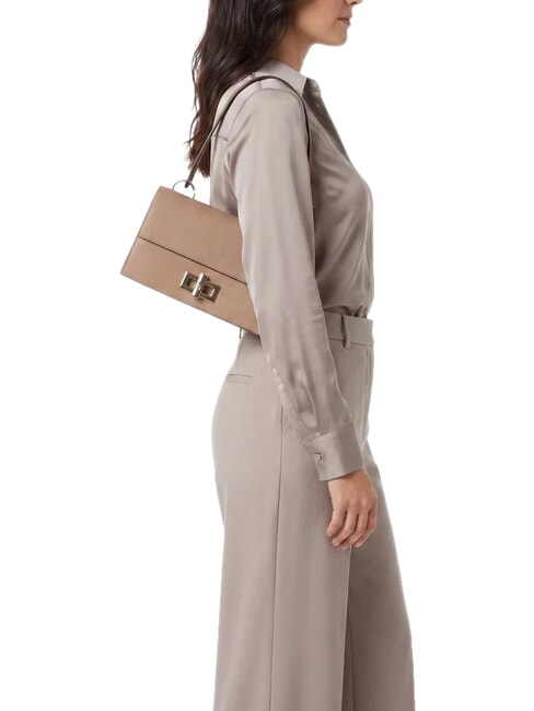 AMELIA Sac bandouli&egrave;re en cuir, avec bandouli&egrave;re caramel au beurre - Sacs pour Femme