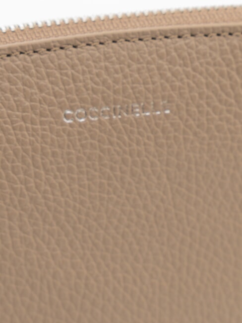 ROUNDED ENVELOPE pochette en cuir taupe chaud - Sacs pour Femme