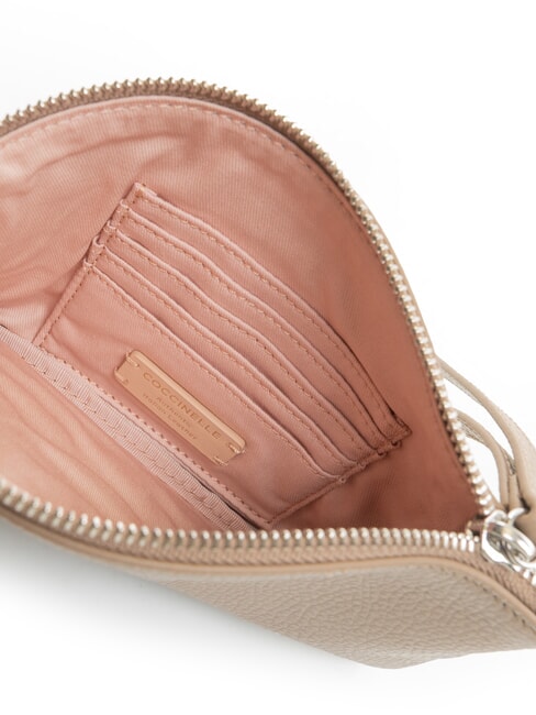 ROUNDED ENVELOPE pochette en cuir taupe chaud - Sacs pour Femme